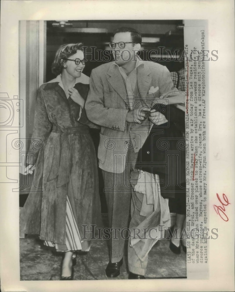 1949 Press Photo Nora Eddington Flynn & fiance singer Dick Haymes - sbx01460