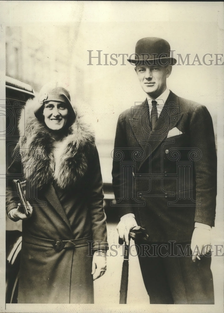 1928 Press Photo Lady & fiance Vivian Cornelius in Edinburgh - sbx01961