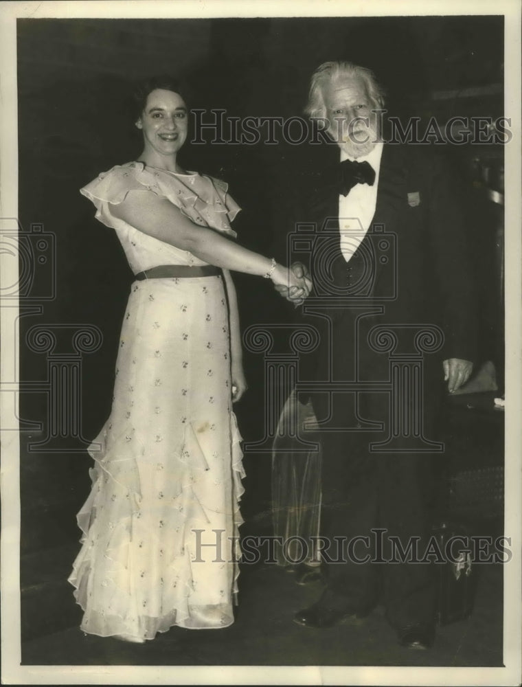 1934 Press Photo Edwin Markham poet laureate & Esther Litchfield in NYC