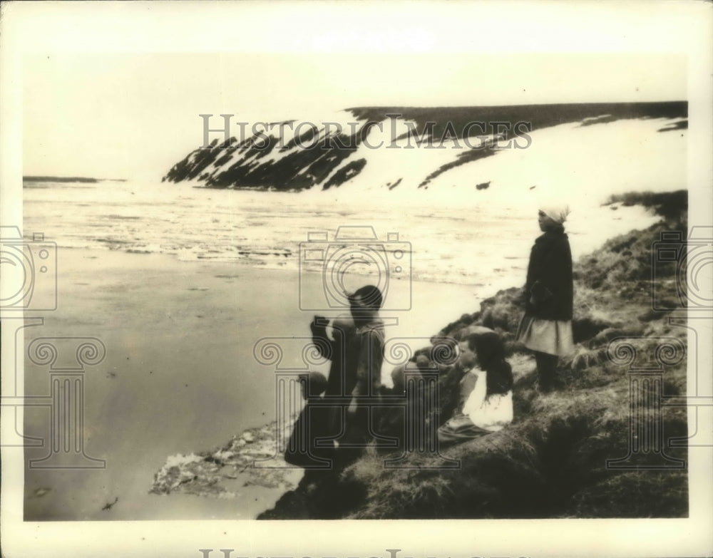 1933 Press Photo Children at Anadyr Siberia near where Jim Mattern landed