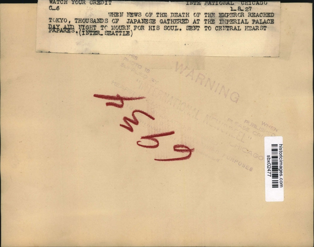 1927 Press Photo Citizens gather as Japanese Emperor dies at Imperrial palace