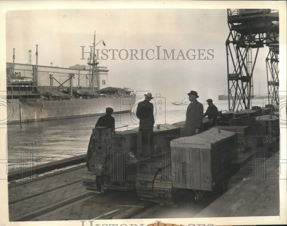 1939 Press Photo tractors and planes shipped to war zone on British tanker, NY