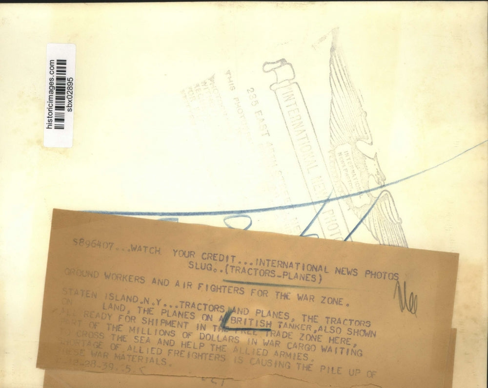 1939 Press Photo tractors and planes shipped to war zone on British tanker, NY