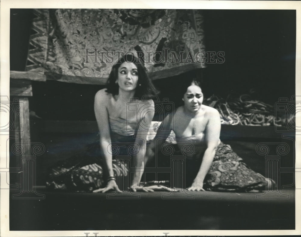 1936 Press Photo Katherine Cornell in the play "The Wingless Victory"