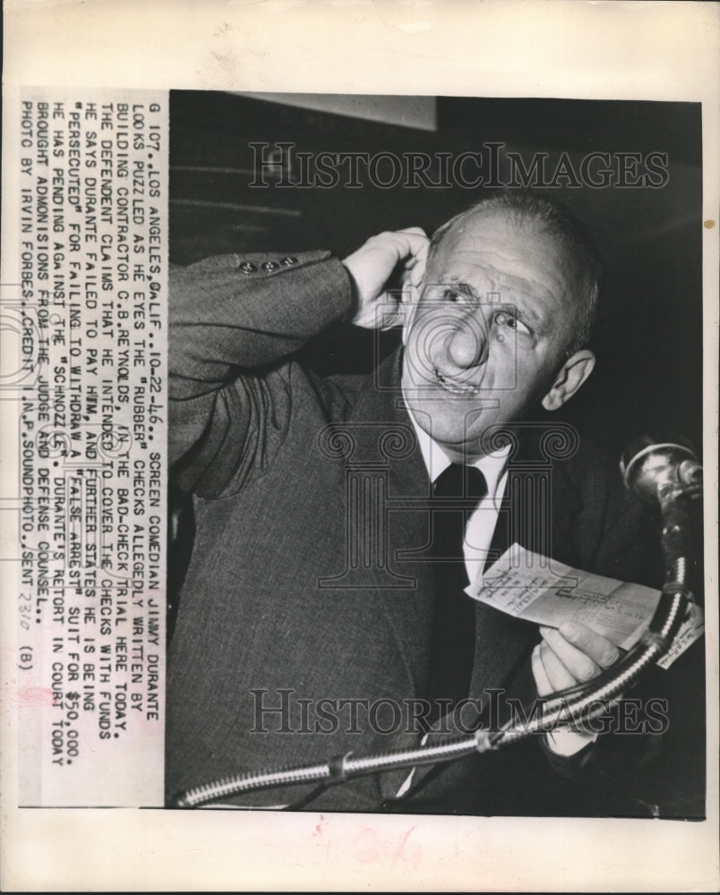 1946 Press Photo Jimmy Durante holding C.B. Reynolds bad checks at trial