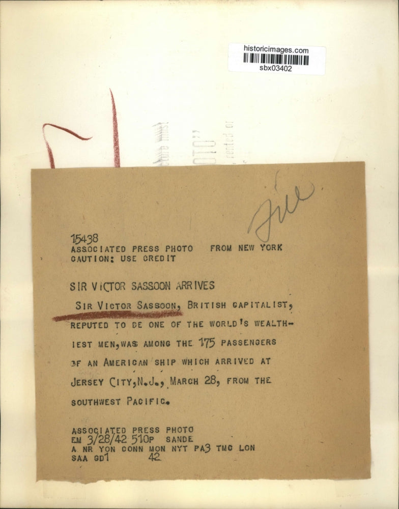 1942 Press Photo Sir Victor Sassoon arrives aboard American ship at Jersey City