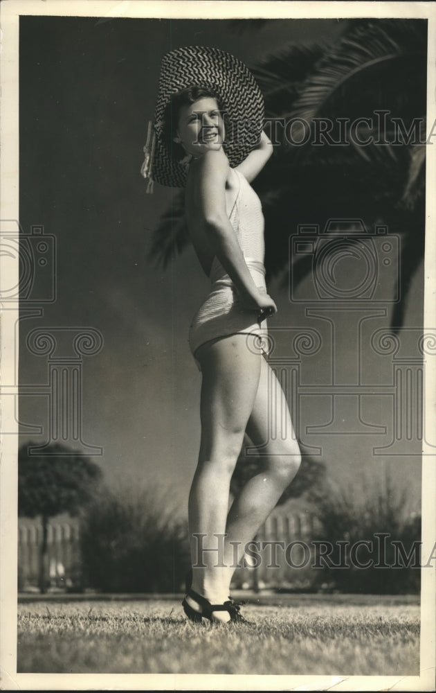 1937 Press Photo Annabelle Weih represents Rainbow Strand in CA Queen contest