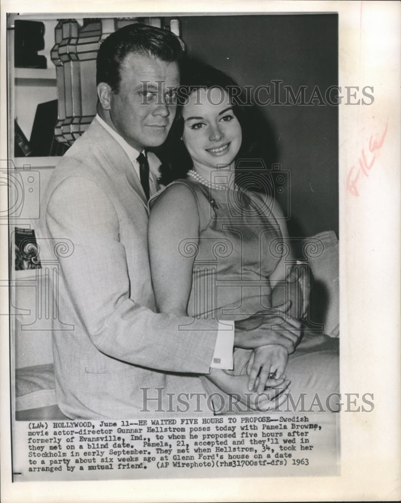 1963 Press Photo Swedish actor-director Gunnar Hellstrom & fiancee Pamela Brown