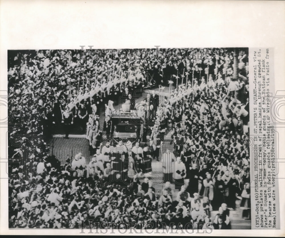 1958 Press Photo St. Peter's Square funeral procession in Rome - sbx03870