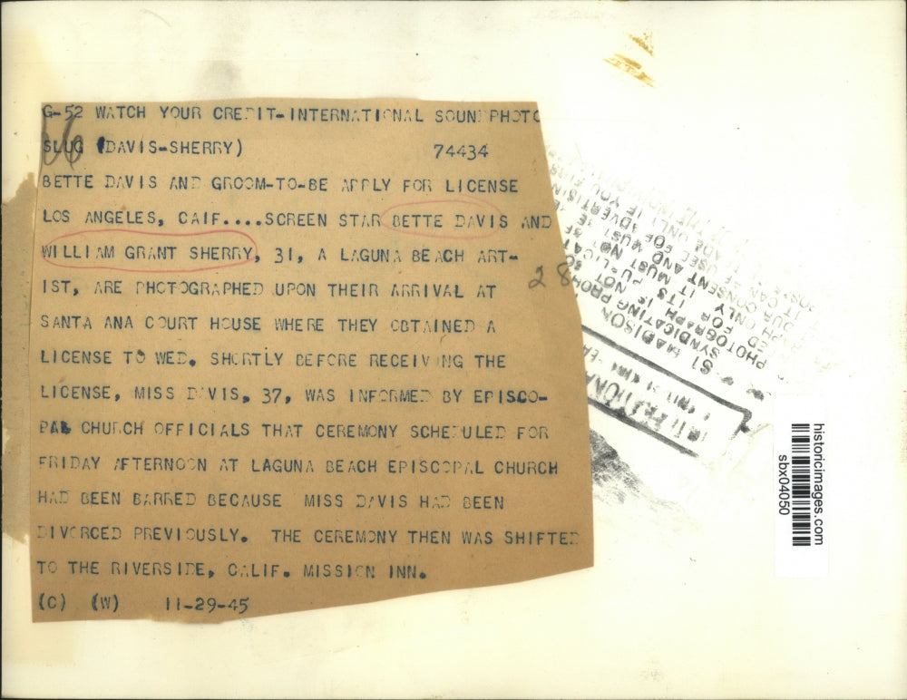 1945 Press Photo Bette Davis & William Grant Sherry apply for Marriage License