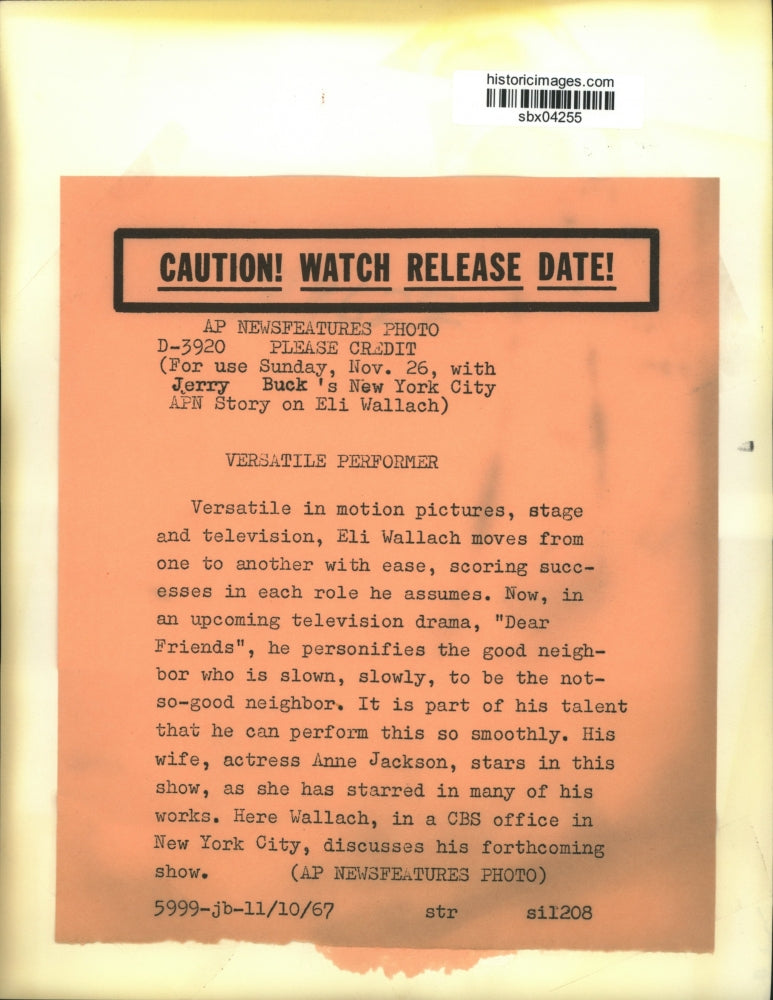 1967 Press Photo Eli Wallach in a CBS office discussing his show "Dear Friends"