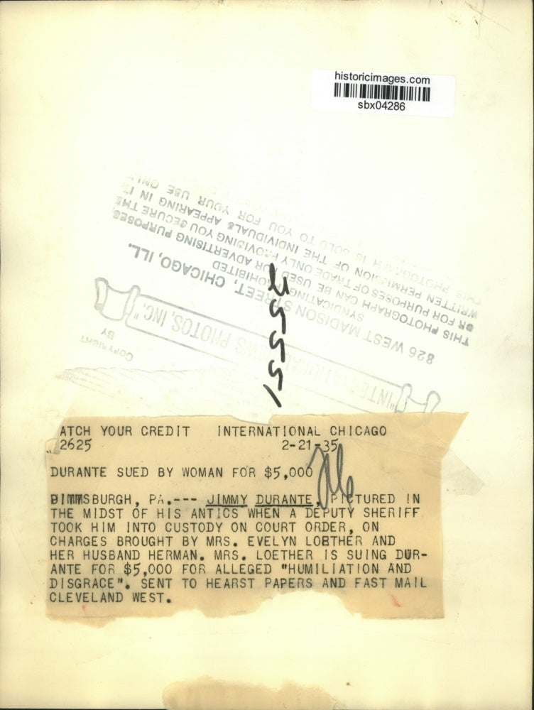 1935 Press Photo Jimmy Durante being held in custody on court order - sbx04286