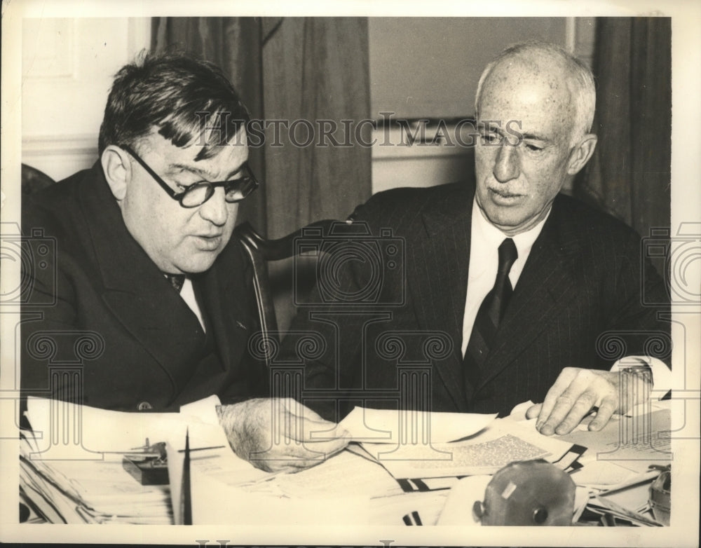 1937 Press Photo Fiorello Laguardia, Henry H. Curran in a confab at NY City Hall