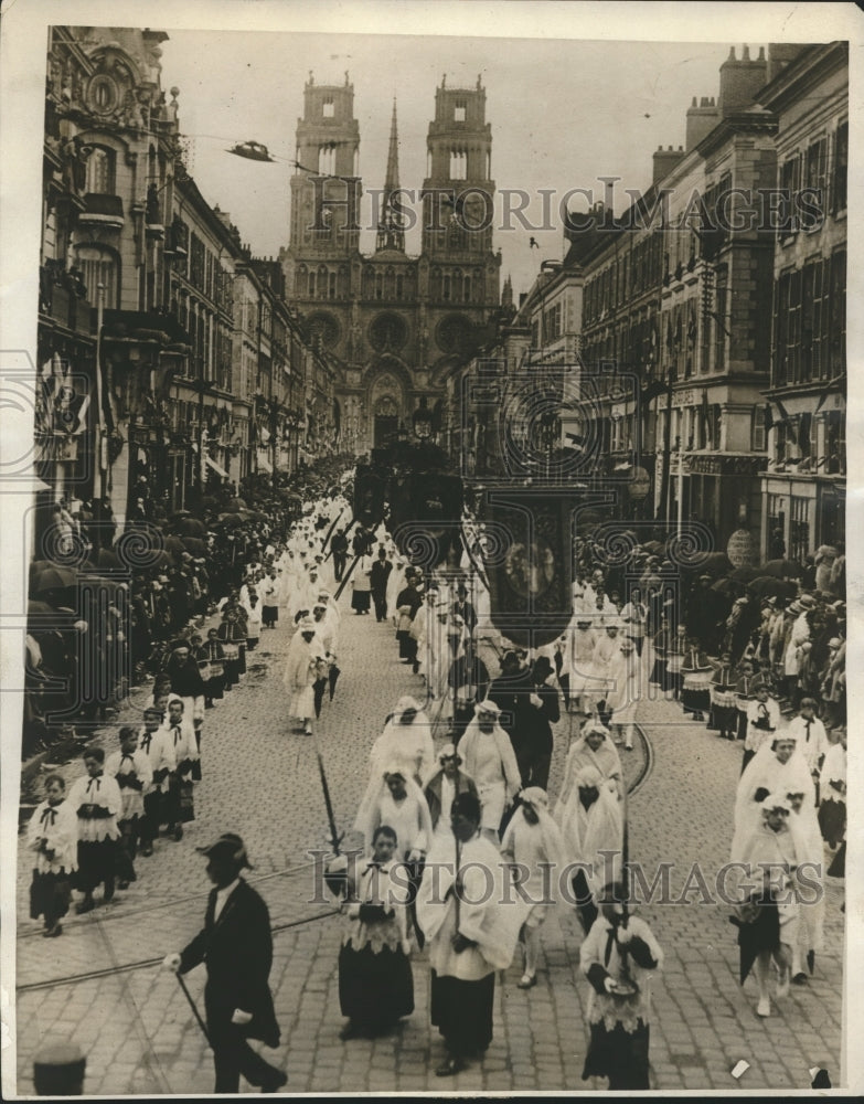 1930 Press Photo procession of clergy during "Maid of Orleans" commemoration