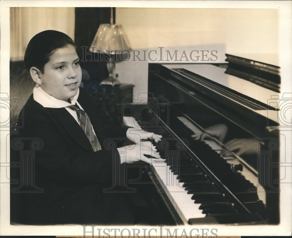 1941 Press Photo piano prodigy and composer Eddie Gordon - sbx06117