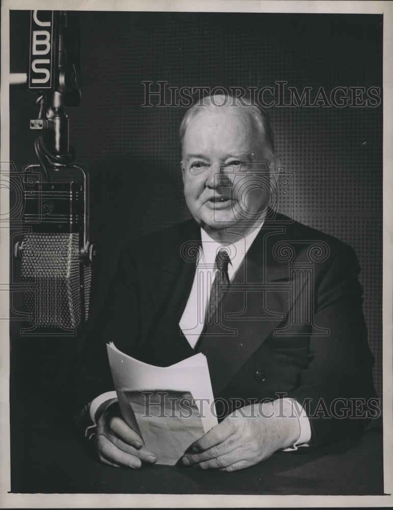 1945 Press Photo former Pres. Herbert Hoover urges Charter Ratification on radio