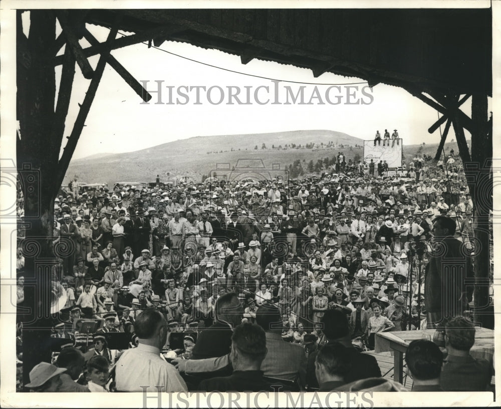 1940 Press Photo Crowd Listens To GOP Candidate Wendell Willkie In Almont CO