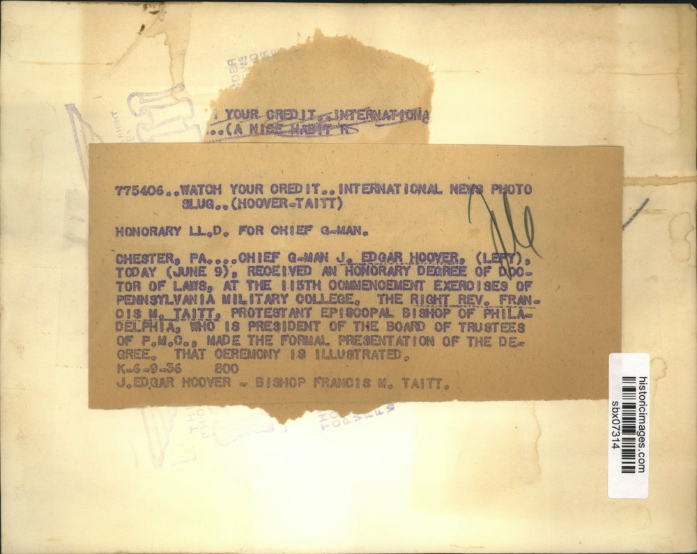 1936 Press Photo J.Edgar Hoover Receiving Honorary Degree of Doctor of Laws