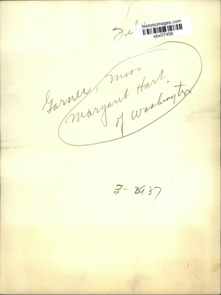 Press Photo Garner & Margaret Hart of Washington shaking hands - sbx07458