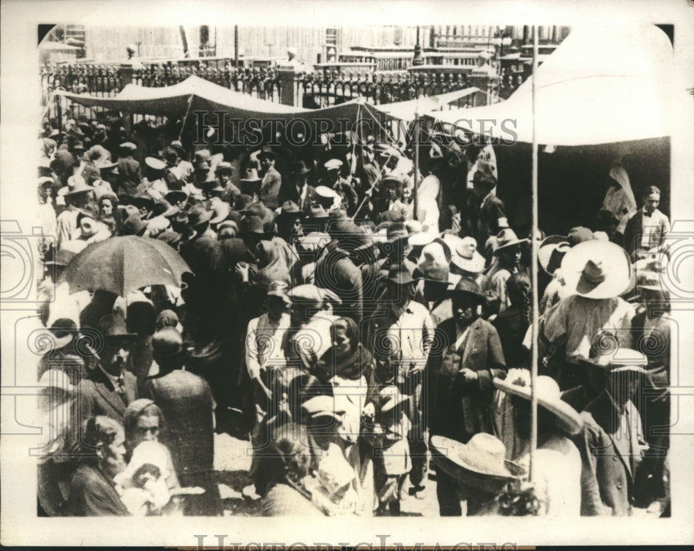 1926 Press Photo Thousand seekers attend last service in Mexican Cathedral
