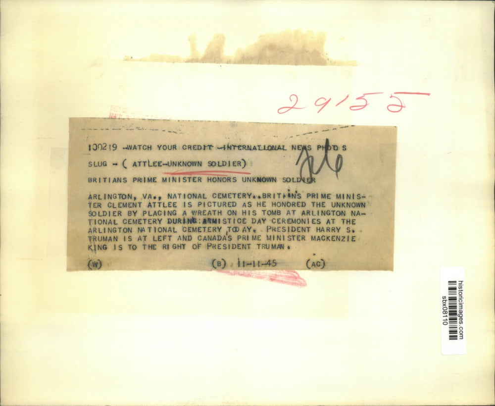 1945 Press Photo British PM Clement Attlee at Tomb of Unknown Soldier ceremony