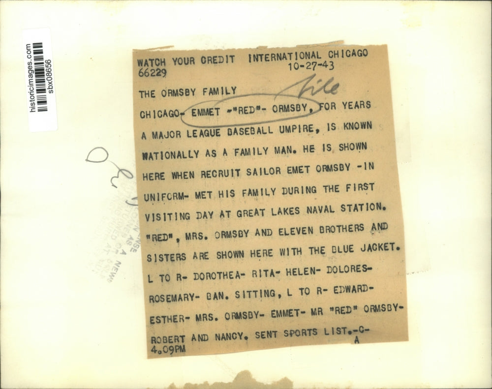 1943 Press Photo Emmet Ormsby and Family Visit at Great Lakes Naval Station