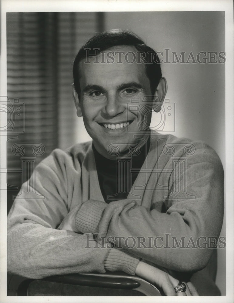 1967 Press Photo Ronnie Schell stars in "Gomer Pyle USMC" comedy series