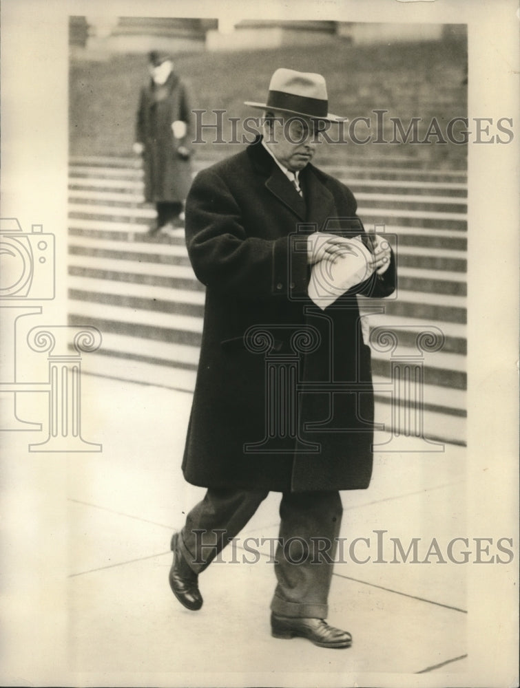 1928 Press Photo Millionaire Carlton Curtis at Supreme Court Building in NY