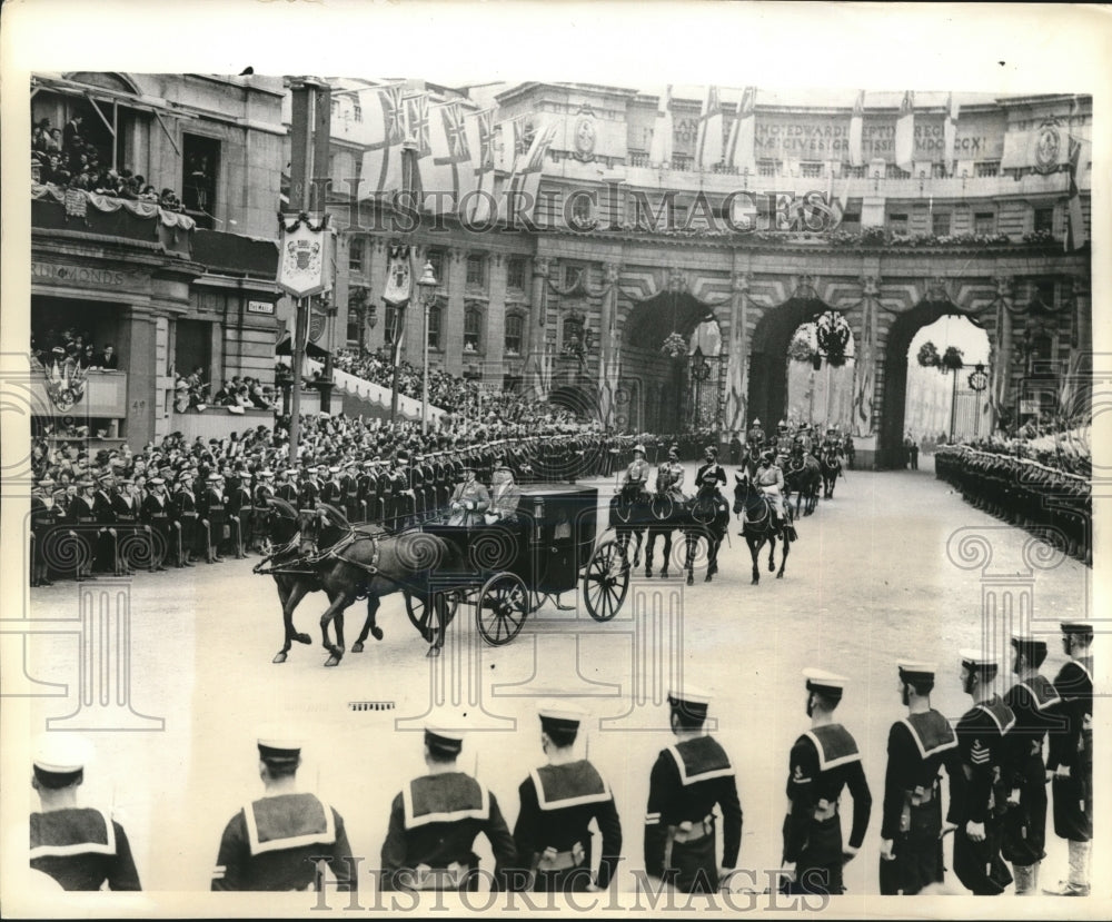 1937 Press Photo Royal Ch of State in Procession Enroute to Westminster Abbey