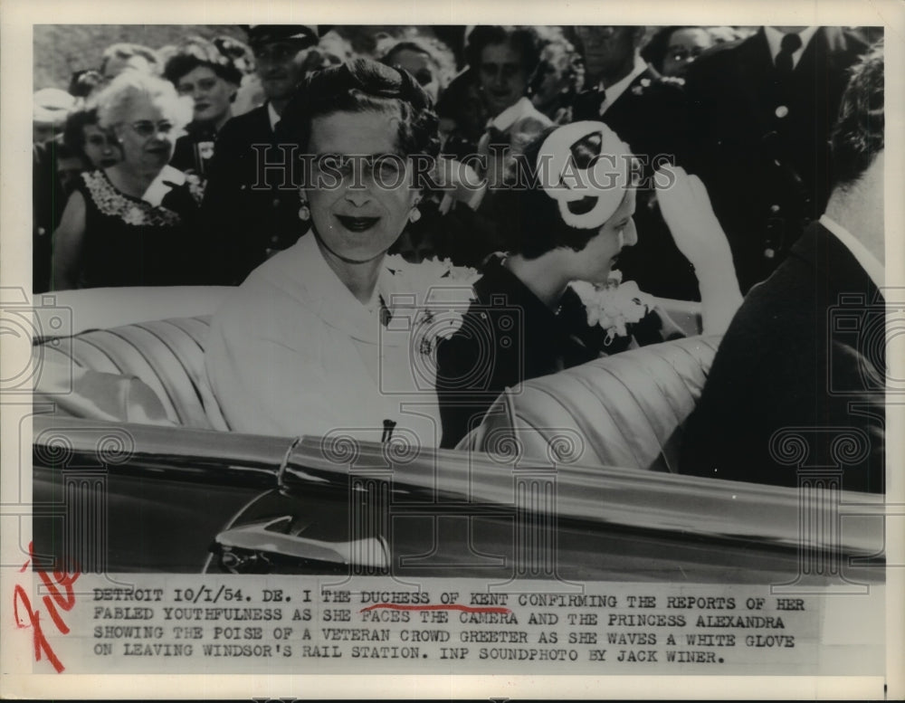 1954 Press Photo The Duchess of Kent & Princess Alexandra leave rail station