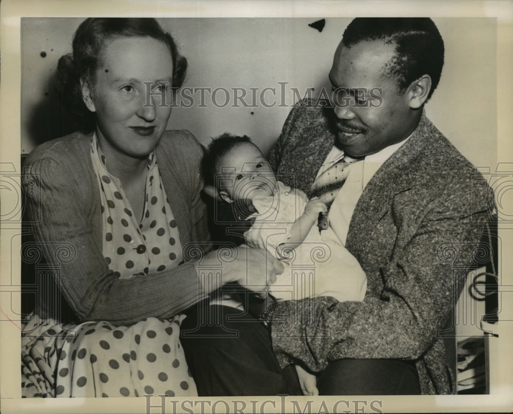 1950 Press Photo Seretse Khama Tribal Chief of Bamangwato with Family in London