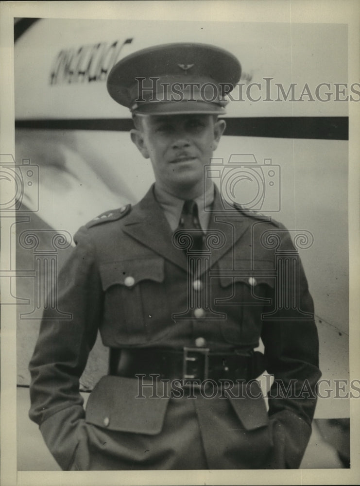 1930 Press Photo Colonel Roberto Fierro Arrives at Roosevelt Field, Long Island