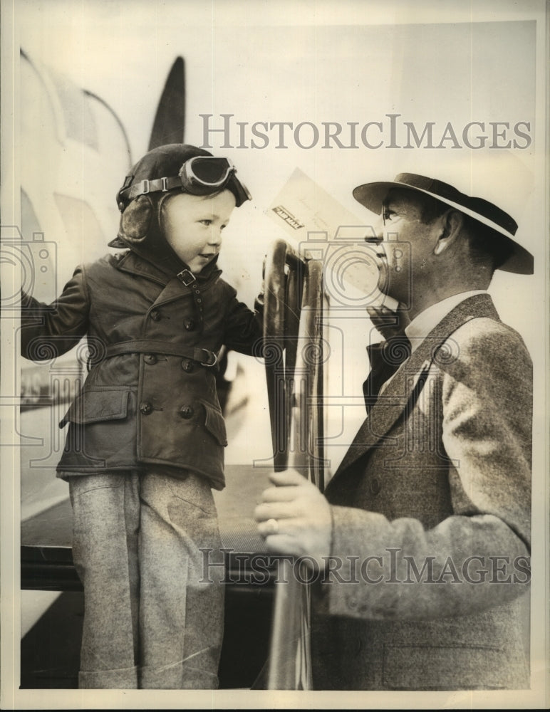 1934 Press Photo Actor Baby Leroy Accomdates Alejandro Martinez in Los Angeles