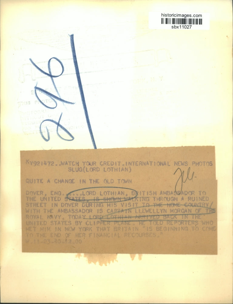 1940 Press Photo Lord Lothian walk through the ruined streets if Donver England