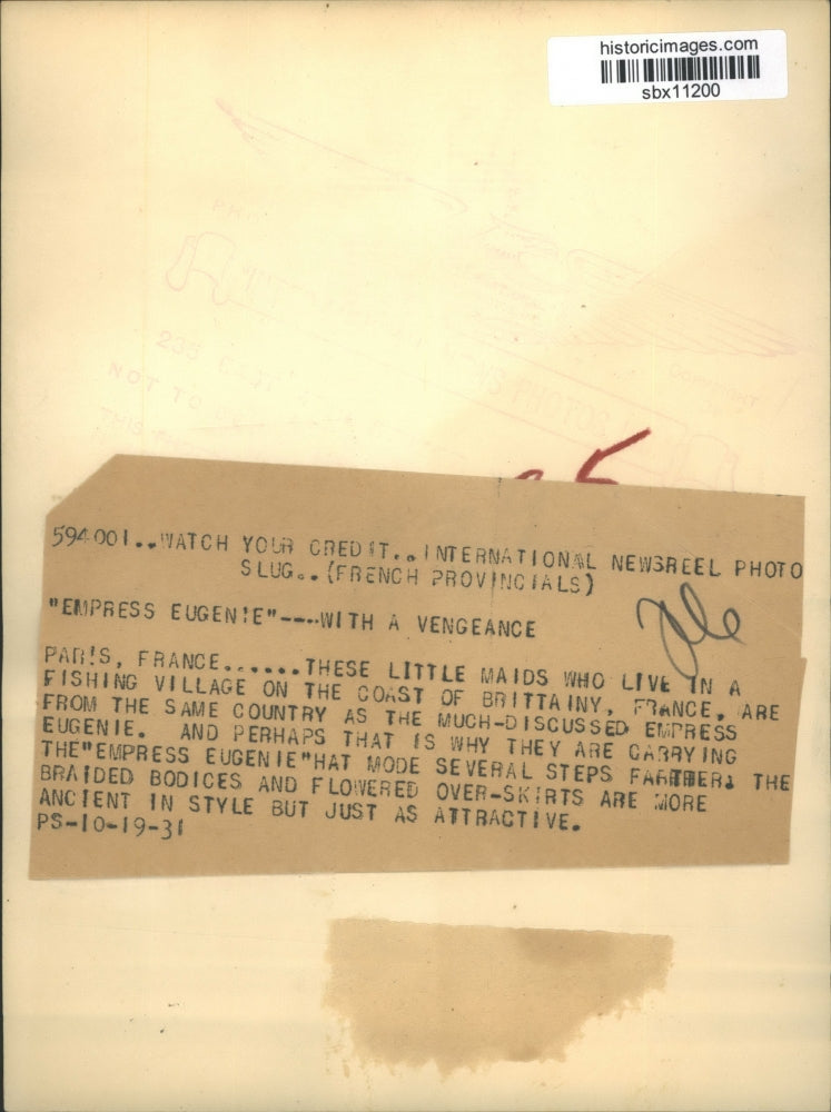 1931 Press Photo 2 maid from a French Brittany coast fishing village