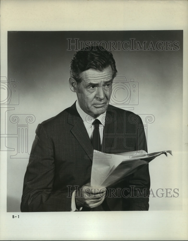 Press Photo Robert Ryan in Guilty of Not Guilty over NBC-TV - sbx11442