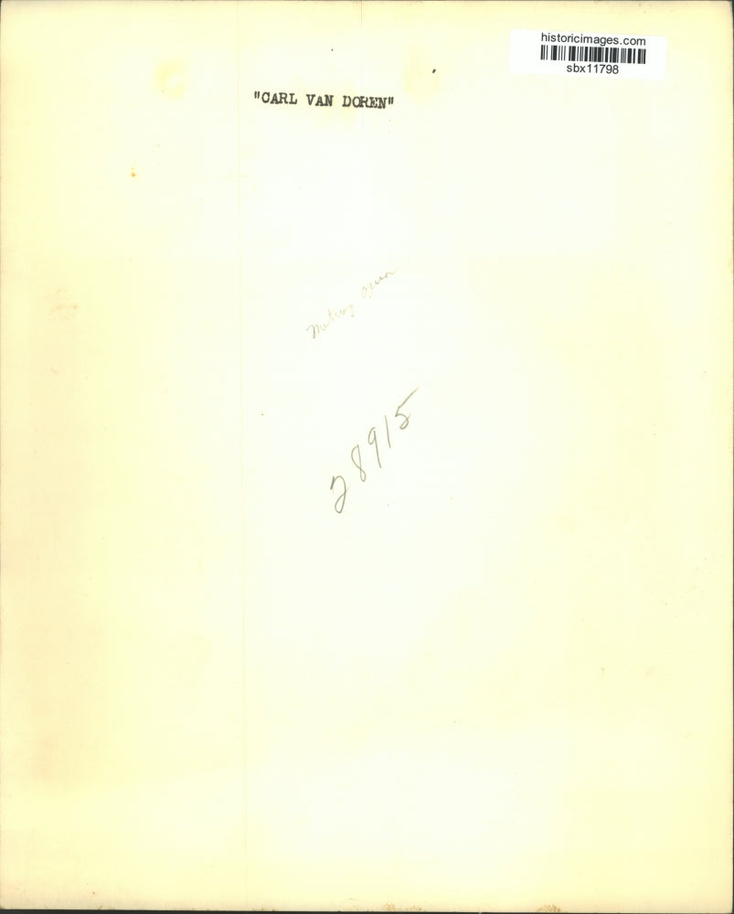 Press Photo Carl Van Doren on CBS radio reads from his papers - sbx11798