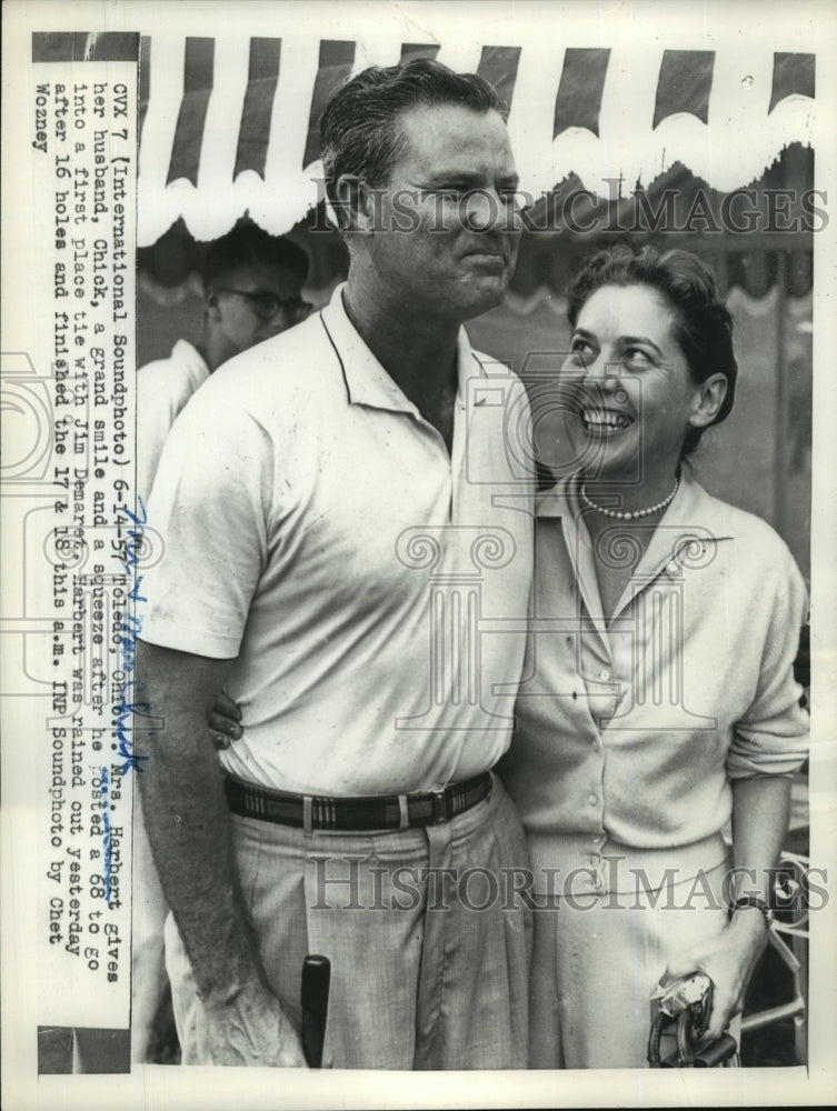 1957 Press Photo Mrs Harbert & husband Chuck at a golf tournament - sbx11859