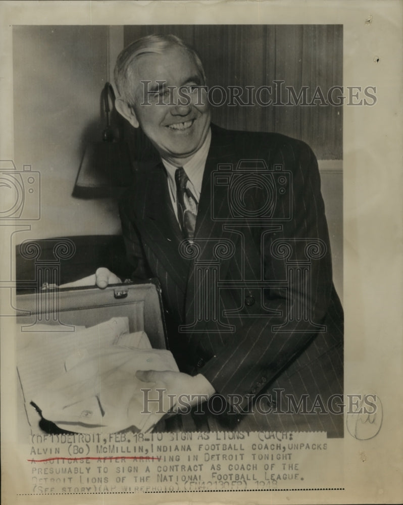 1948 Press Photo Indiana Football Cch Alvin McMillin Arrives in Detroit