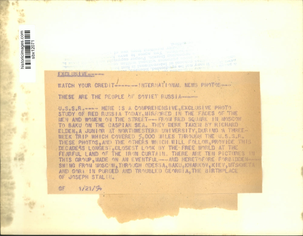 1954 Press Photo Soviet Union Citizens Walking with an Ox