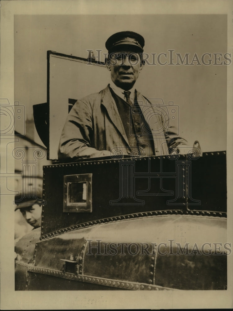 Press Photo William Oldham British engineer to cross ocean ion 12 foot boat