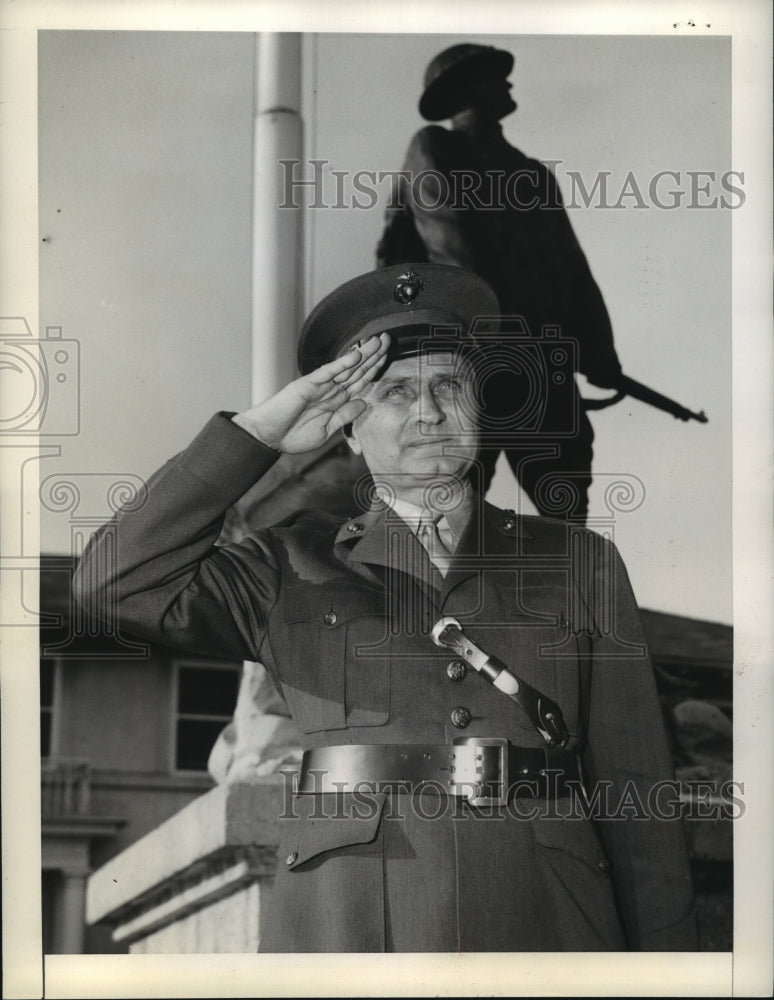 1942 Press Photo Major Bernie Bierman Arrives at Marine Base, Quantico, VA