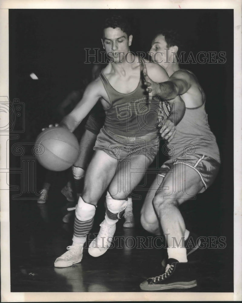 1948 Press Photo Ted Nicksick in Texas Wesleyan Basketball Game - sbx13411