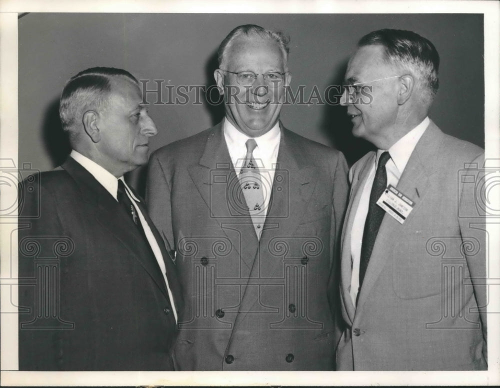 1954 Press Photo Lloyd Wright Greeted at American Bar Assn Meeting - sbx13913