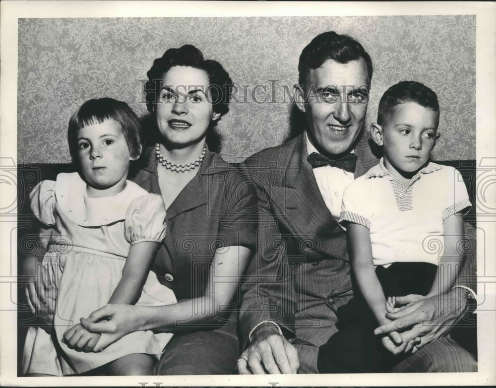 1954 Press Photo Governor-Elect Edmund Muske of Maine Family Portrait