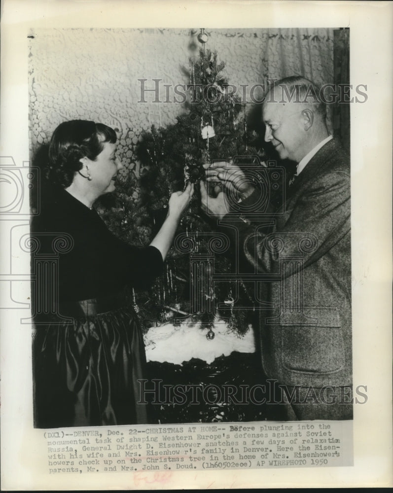 1950 Press Photo Gen & Mrs Dwight Eisenhower Spend Christmas With Family