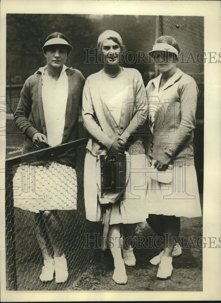 1929 Press Photo Helen Wills at Courts of Paris Racing Club With Companions