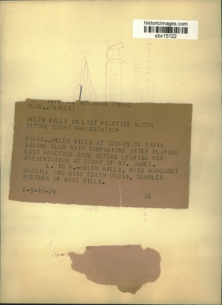 1929 Press Photo Helen Wills at Courts of Paris Racing Club With Companions