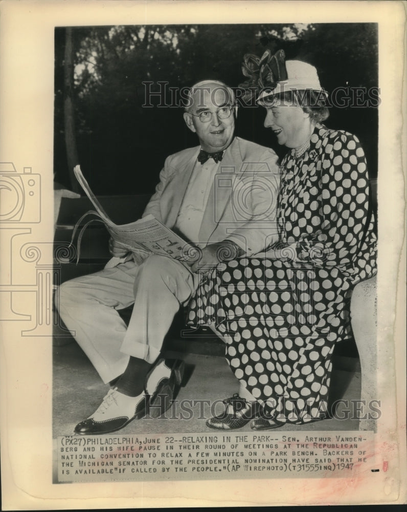 1947 Press Photo Sen Arthur Vandenberg &amp; Wife Pause to Relax During Meetings