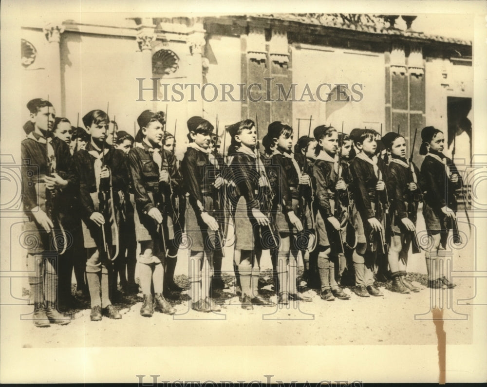 1934 Press Photo Members of Juvenile Forces "Avanguardisti" Presenting Arms